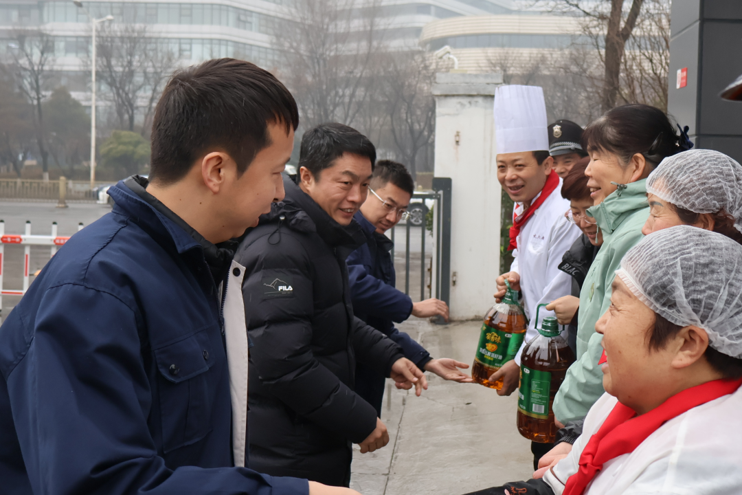 初雪润古都，寒冬送温暖 | 欧中科技开展“春节送温暖”走访慰问活动