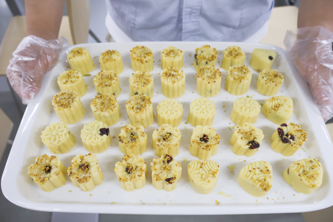 欧中科技开展“浓情端午 手作豆糕”绿豆糕包制活动 欧中科技开展“浓情端午 手作豆糕”绿豆糕包制活动