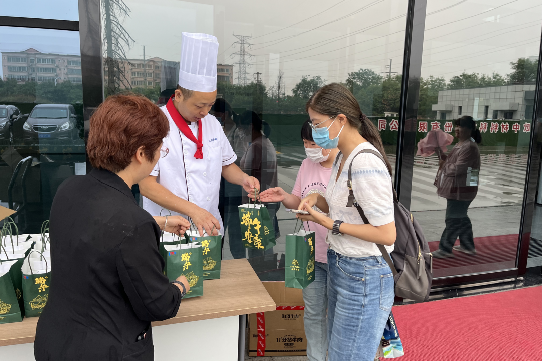 欧中科技开展“浓情端午 手作豆糕”绿豆糕包制活动 欧中科技开展“浓情端午 手作豆糕”绿豆糕包制活动