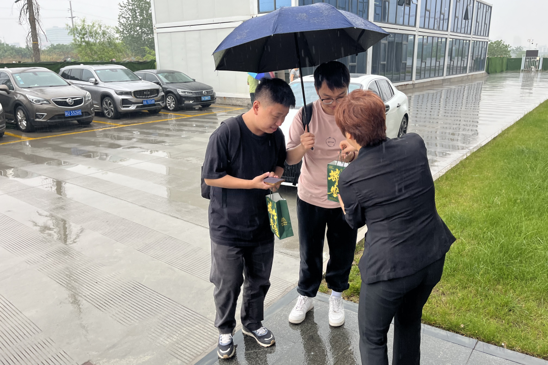 欧中科技开展“浓情端午 手作豆糕”绿豆糕包制活动 欧中科技开展“浓情端午 手作豆糕”绿豆糕包制活动