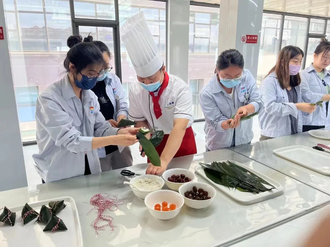 粽享安康  欧中科技开展“粽情端午 悦享美味”端午传统粽子包制活动